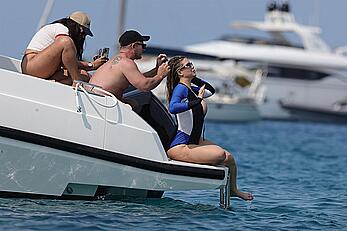 Wanda Nara tit slip in a swimsuit on the boat ride in the scenic waters of Ibiza