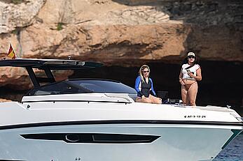 Wanda Nara tit slip in a swimsuit on the boat ride in the scenic waters of Ibiza