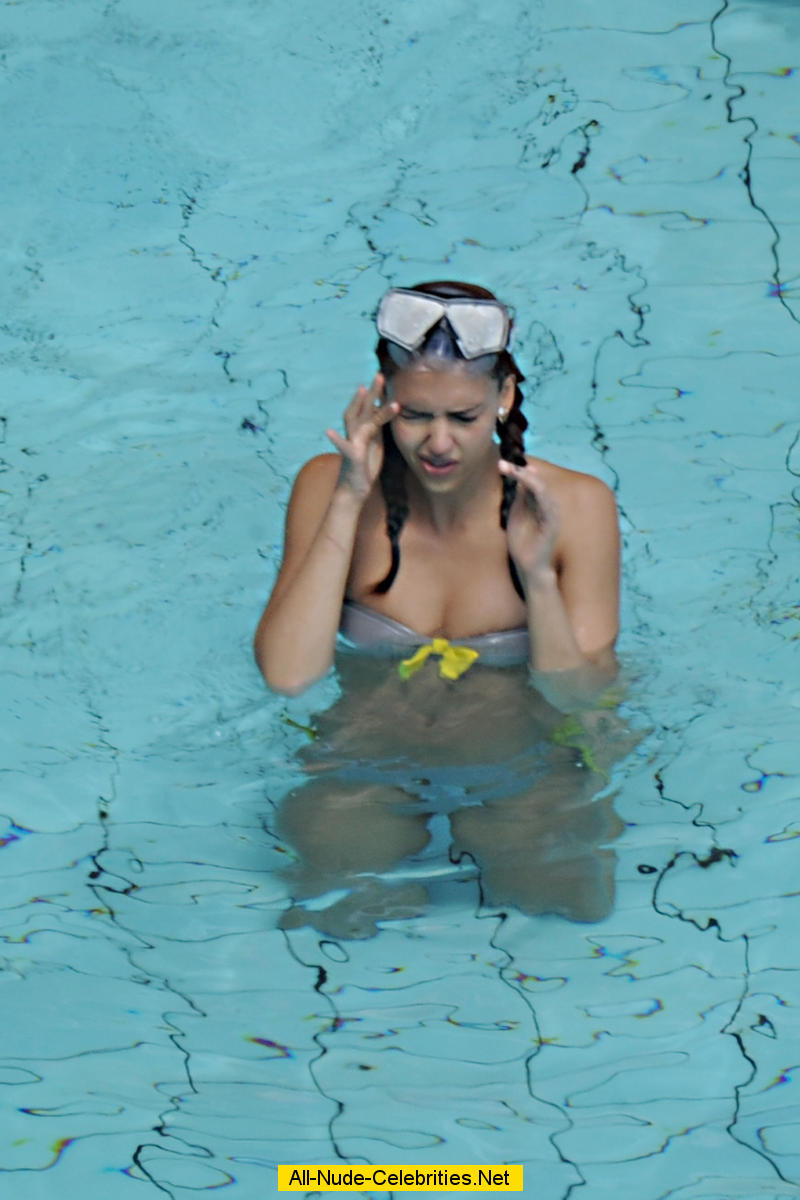 Jessica Alba swimming in the pool in gray bikini.